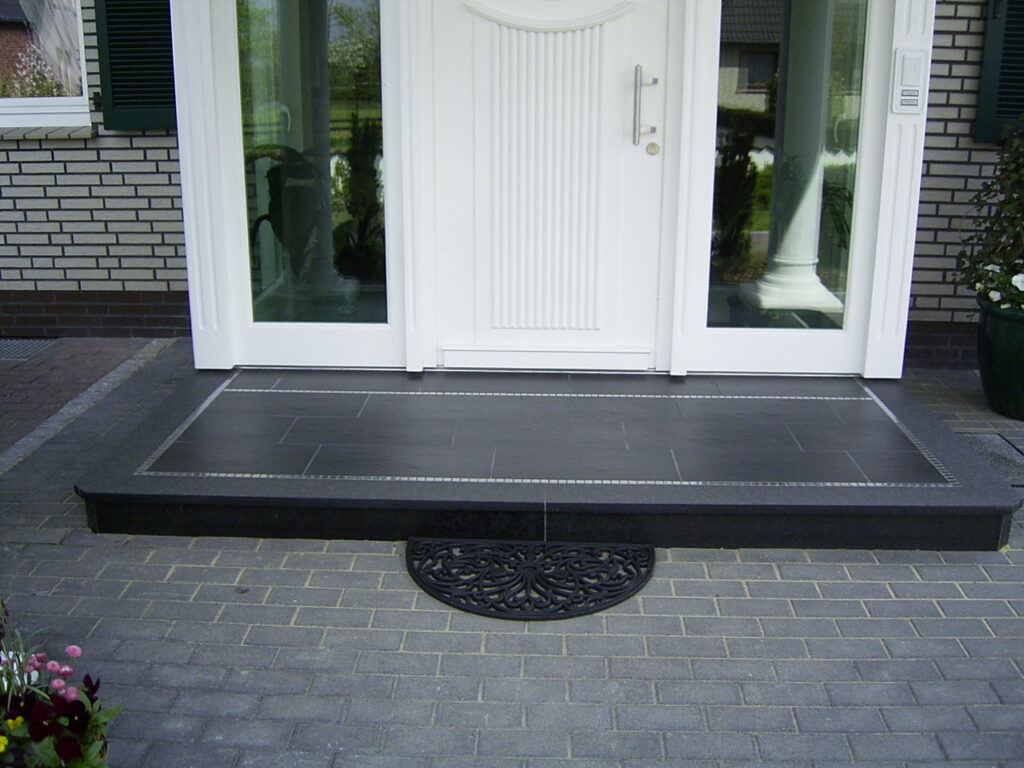 Gefliestes Eingangspodest